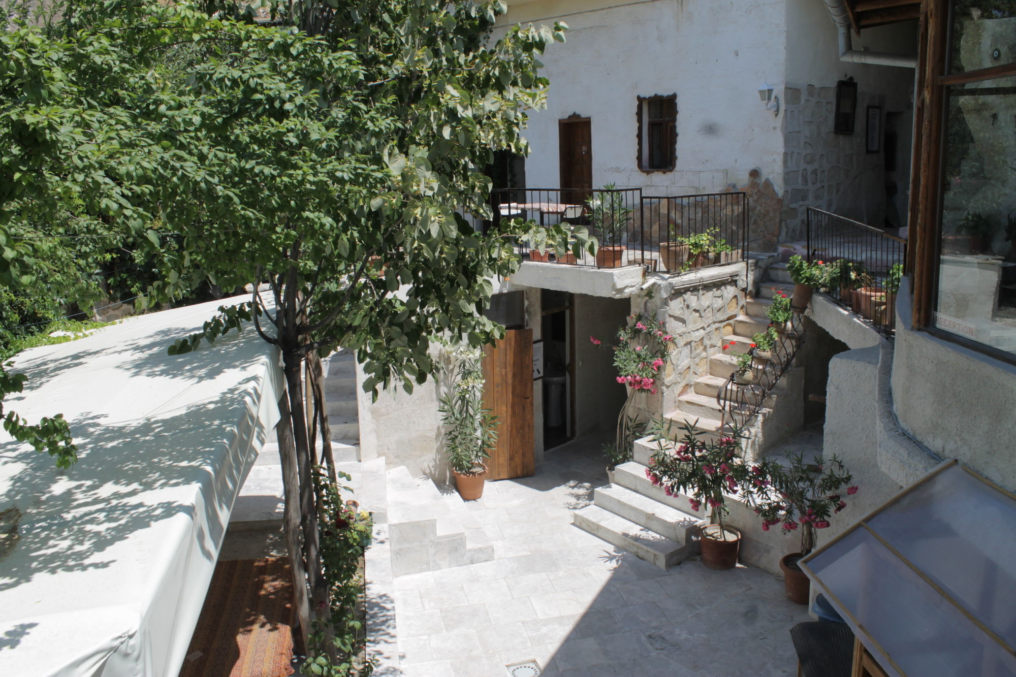 Yasin'S Place Backpackers Cave Hostel Göreme Exterior foto